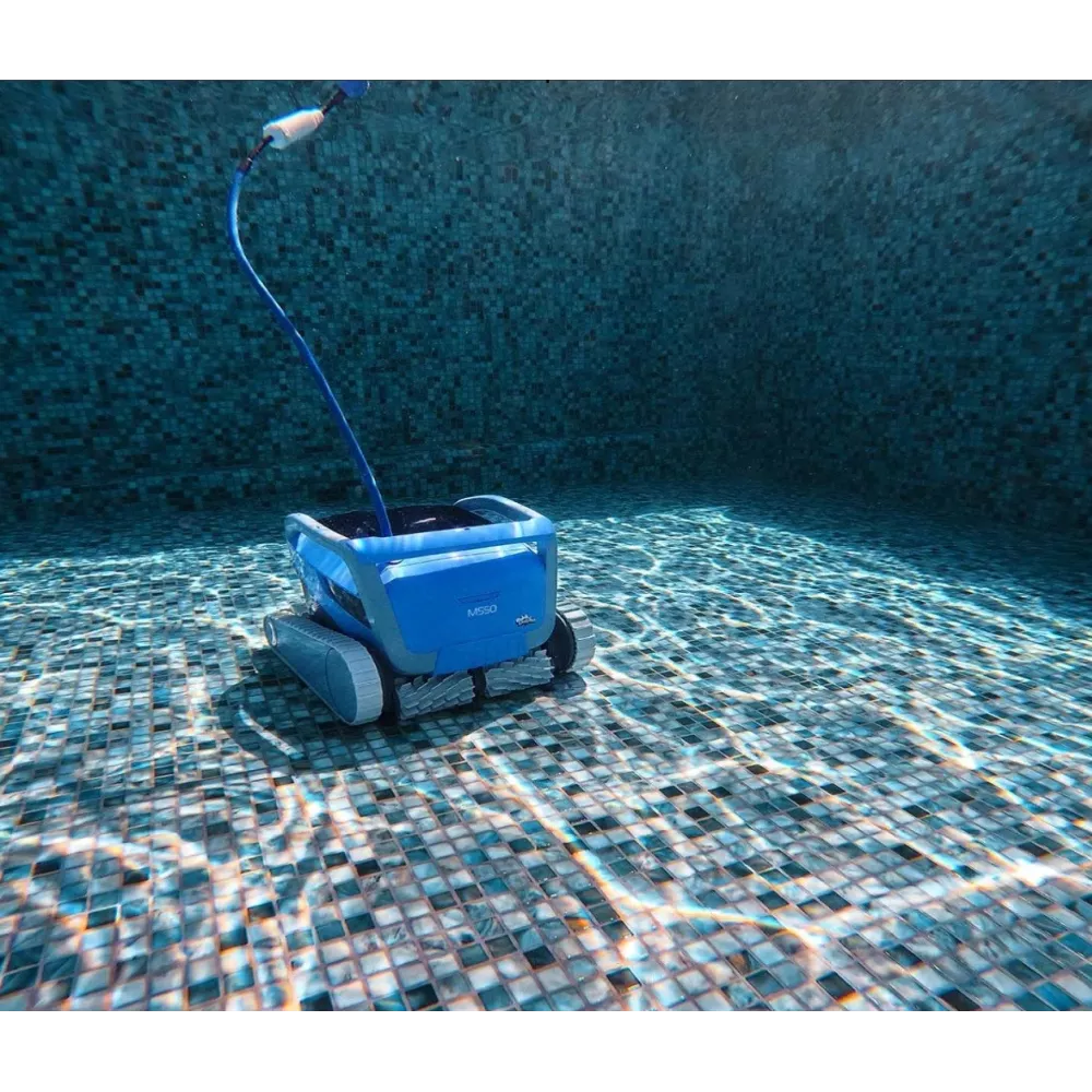 Dolphin M550 avec caddy Le robot nettoyeur Dolphin M550 de Maytroni...